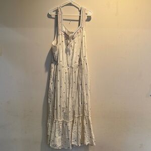 Elegant White Sleeveless Dress